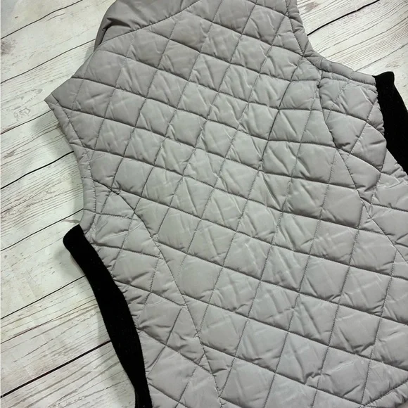 Women’s Large Sleeveless Andrew Marc Gray Quilted Vest Black Ribbed Stretch Trim - Picture 13 of 14